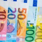 Gold Declines Amid Geopolitics, with Optimism Limited