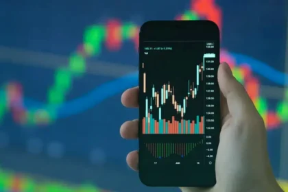 Mobile trading chart with candlestick analysis